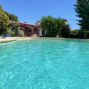 https://domaine-des-tuilieres-avec-piscine.fr-provencehotel.com